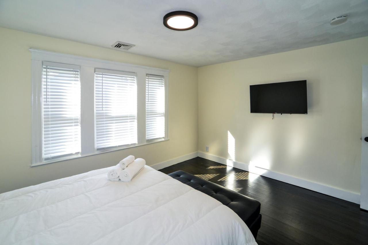 Modern Two Bedroom Condo - Boston Stoneham ภายนอก รูปภาพ