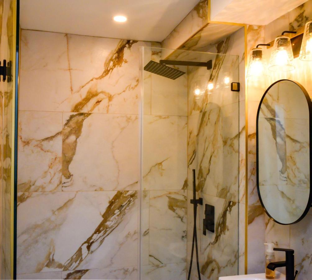 Modern Two Bedroom Condo - Boston Stoneham ภายนอก รูปภาพ