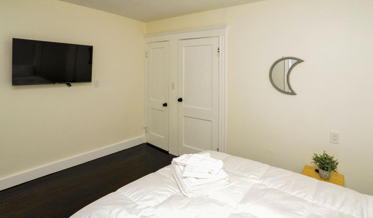 Modern Two Bedroom Condo - Boston Stoneham ภายนอก รูปภาพ