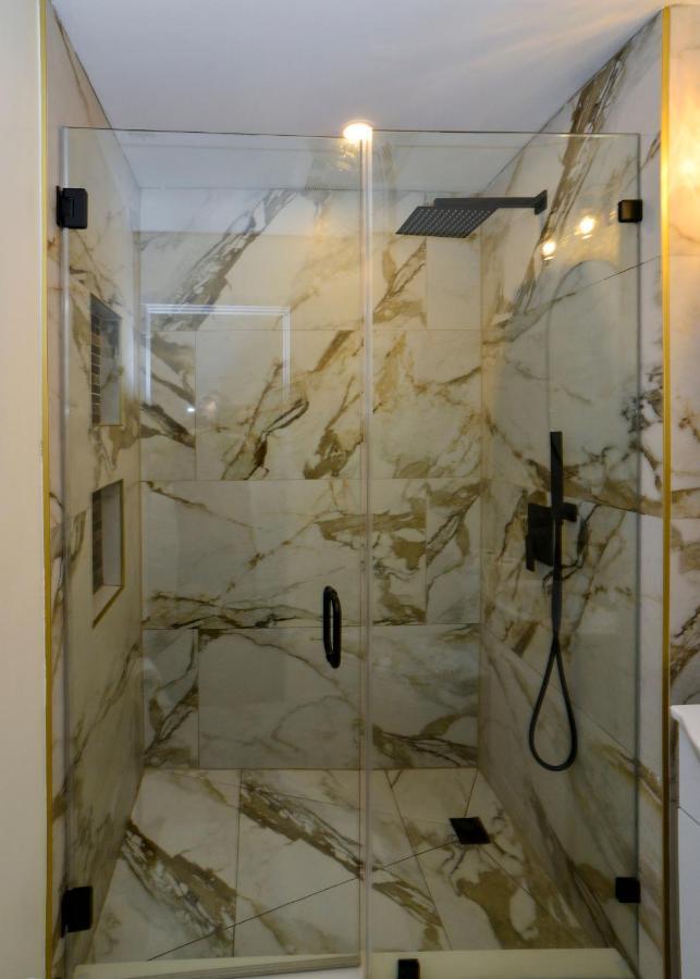 Modern Two Bedroom Condo - Boston Stoneham ภายนอก รูปภาพ