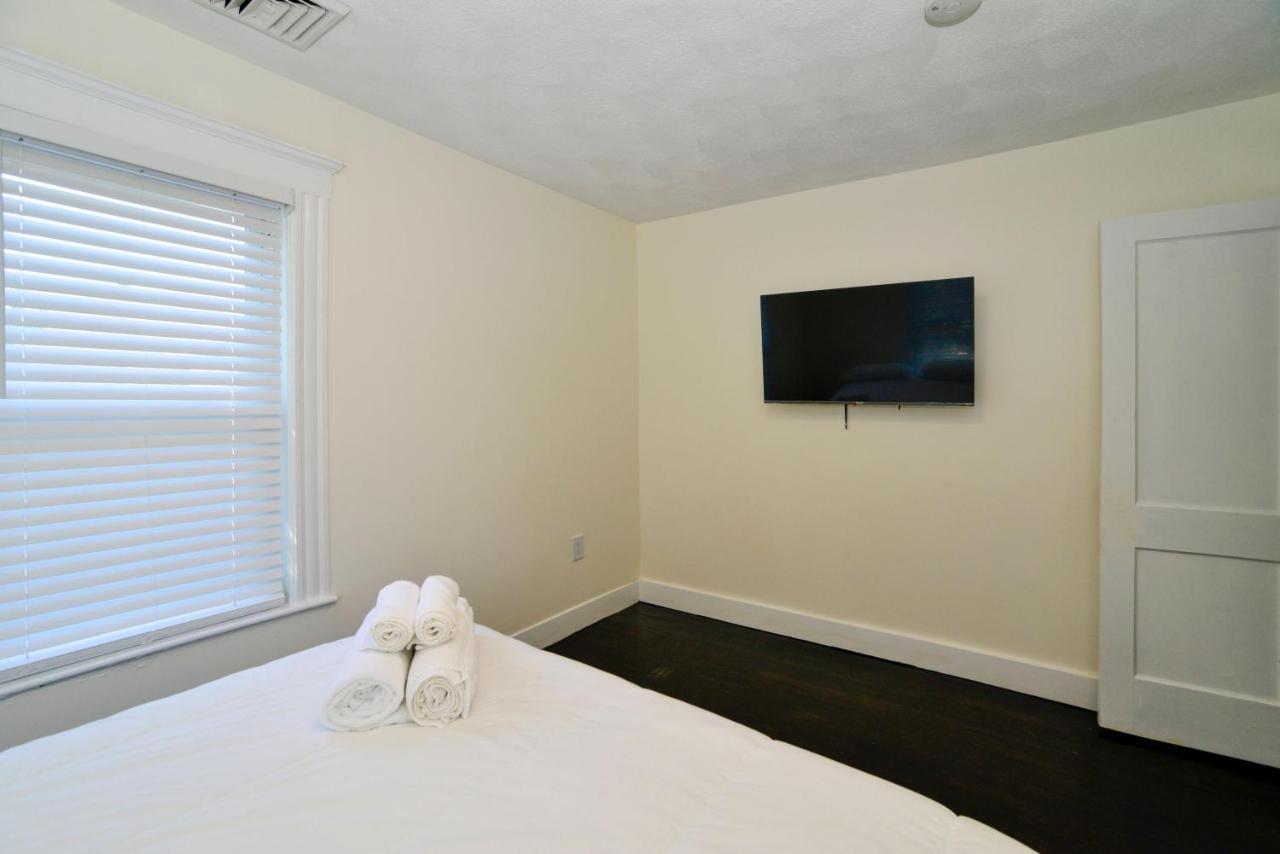 Modern Two Bedroom Condo - Boston Stoneham ภายนอก รูปภาพ