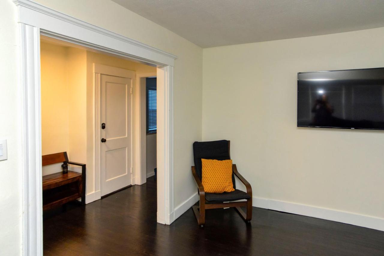 Modern Two Bedroom Condo - Boston Stoneham ภายนอก รูปภาพ