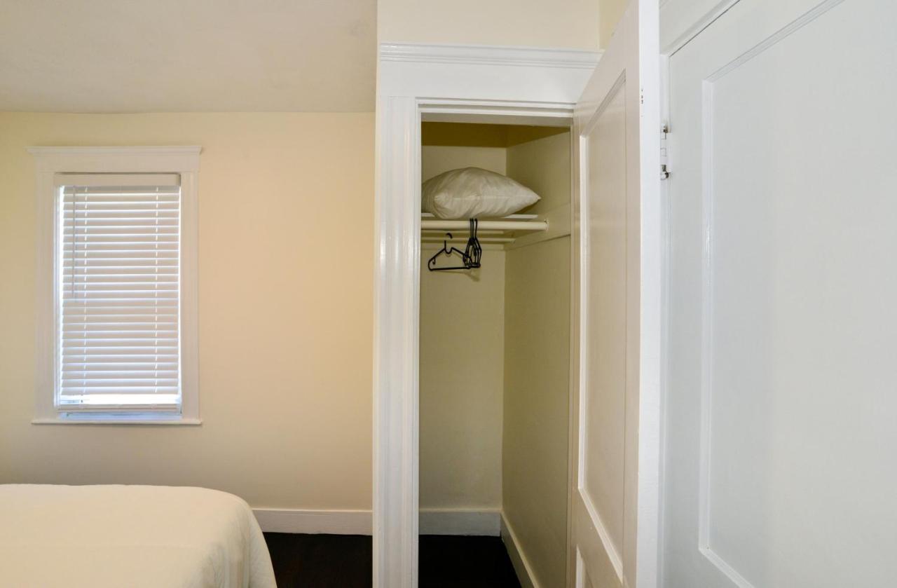 Modern Two Bedroom Condo - Boston Stoneham ภายนอก รูปภาพ