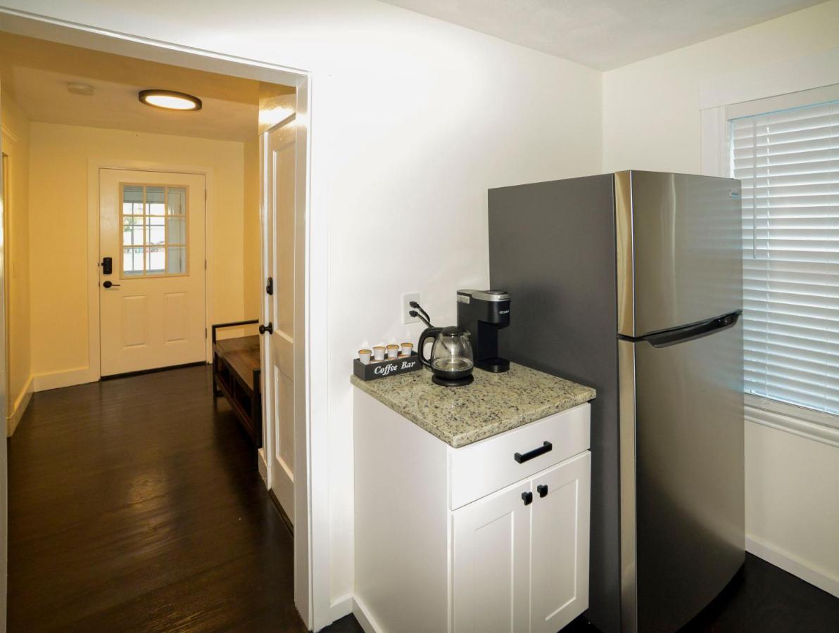 Modern Two Bedroom Condo - Boston Stoneham ภายนอก รูปภาพ