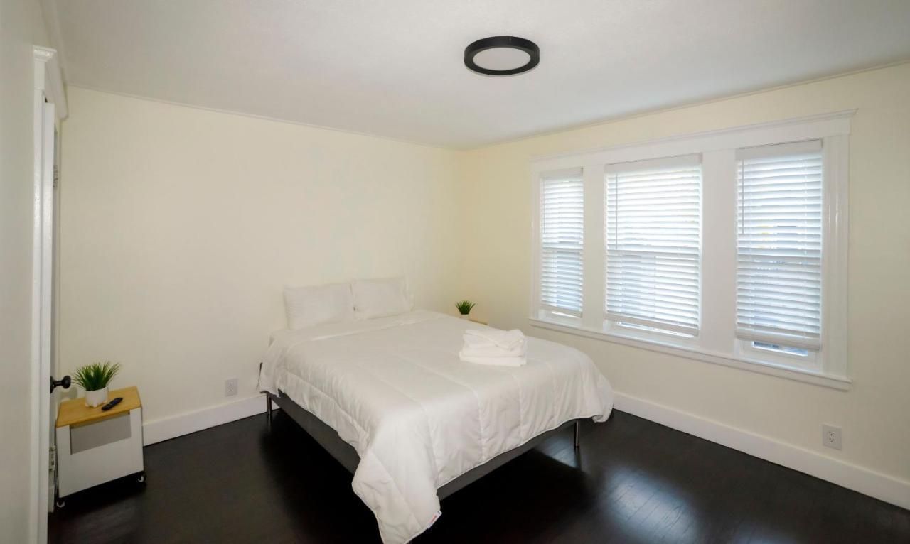 Modern Two Bedroom Condo - Boston Stoneham ภายนอก รูปภาพ