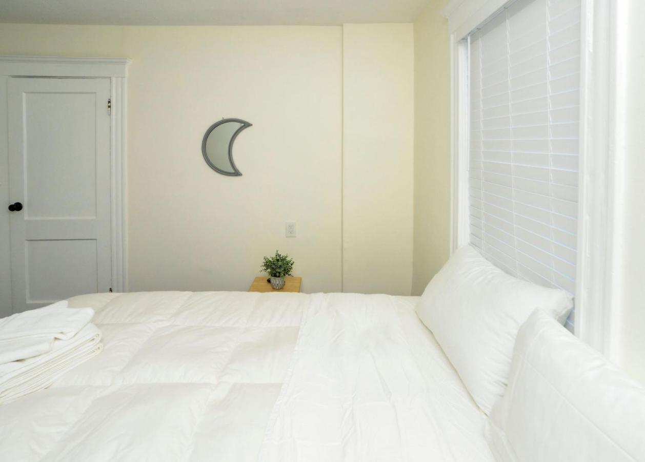 Modern Two Bedroom Condo - Boston Stoneham ภายนอก รูปภาพ